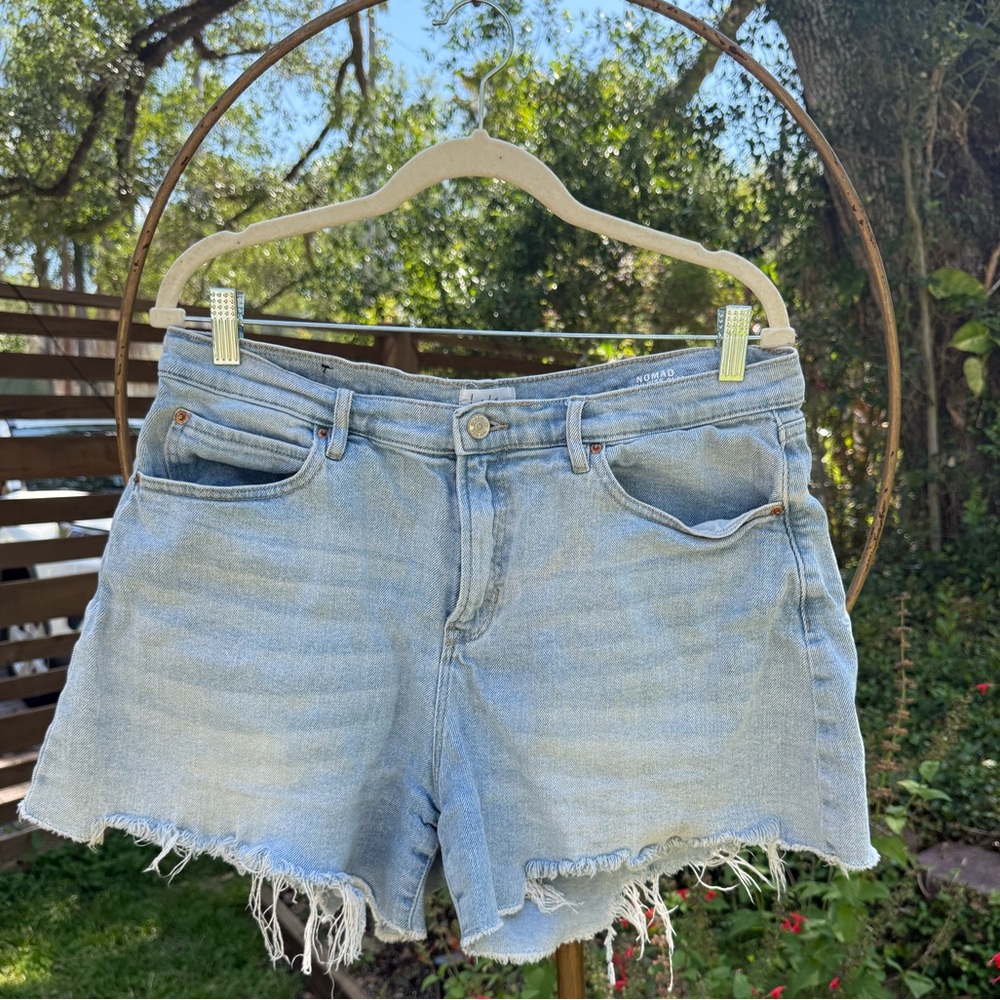 Nicole Miller Super High Rise Denim Shorts | Light Wash Frayed Hem | Size 12